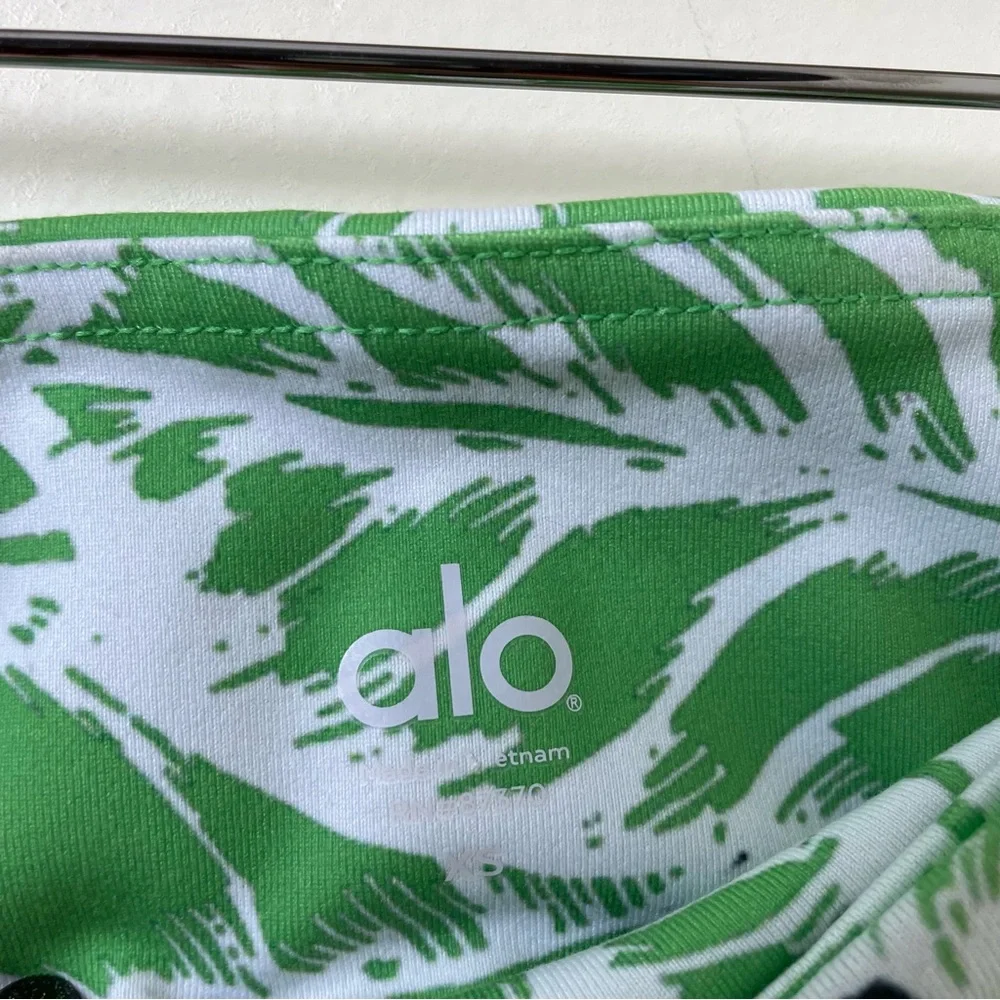 Alo Yoga Palm Springs Glow Goddess Leggings in Size XS
